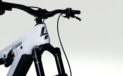 VTT Électrique Tout-Suspendu Lapierre Overvolt AM CF 10.8 12V 800Wh Bosch 100 Nm MX (29/27.5'') Blanc/Gris2026